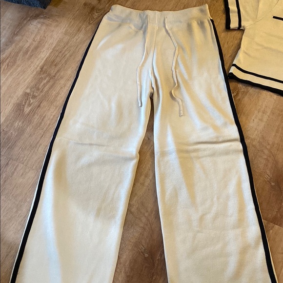 Cream and Black Cropped Cardigan with Matching Pants - Picture 3 of 4